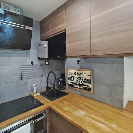 Large 1 Bedroom Hypercentre Apartment Clichy