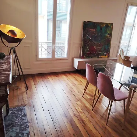 Large 1 Bedroom Hypercentre Apartment *