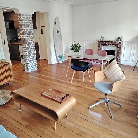 Large 1 Bedroom Hypercentre Apartment Clichy